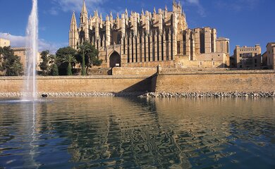 Kirche,Palmen,Brunnen | © Palma-Mallorca-(c) Turespana