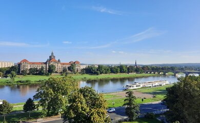 Dresden Ufer Fluss Schifffahrt Schlösser Sachsen Deutschland | © Karin Ploner