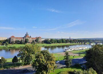 Dresden Ufer Fluss Schifffahrt Schlösser Sachsen Deutschland | © Karin Ploner