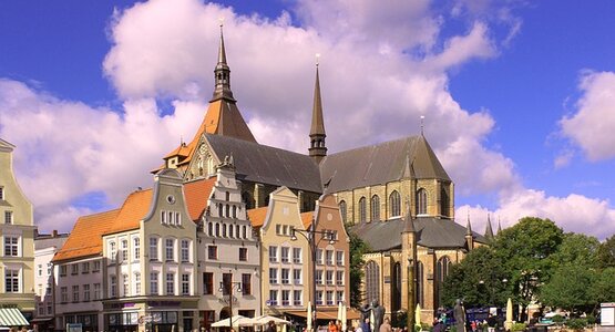 Marktplatz,Menschen,Straße | © (c) Pixabay von Kühlungsborner_ Rostock Marktplatz