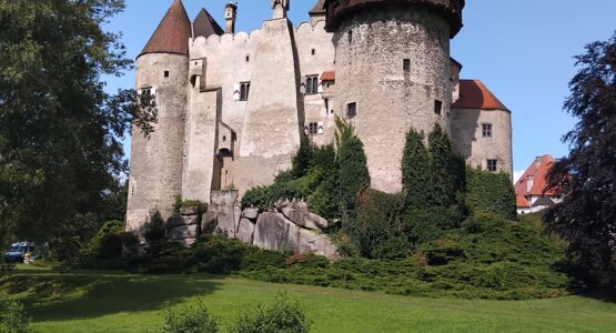 Schloss, Fluss, Wiese | © (c) Barbara Hausberger_Schloss Heidenreichstein