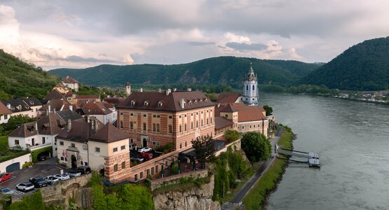 Fluss, Häuser, Himmel | © (c) Niederösterreich Werbun Maximilian Pawlikowsky