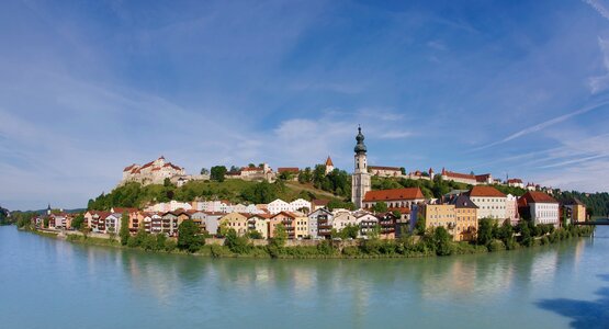 Fluss, Stadt,Bäume | © (c) visit Burghausen