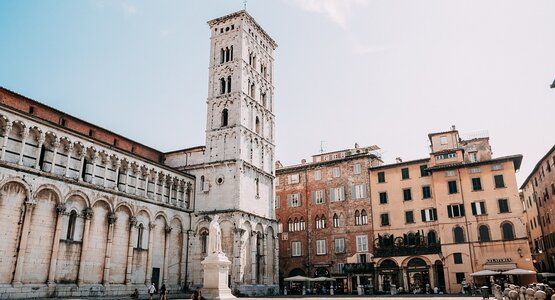 Stadt, Stadtplatz, Häuser | © (c) Pixabay von samuelchlpik_ Lucca Dom