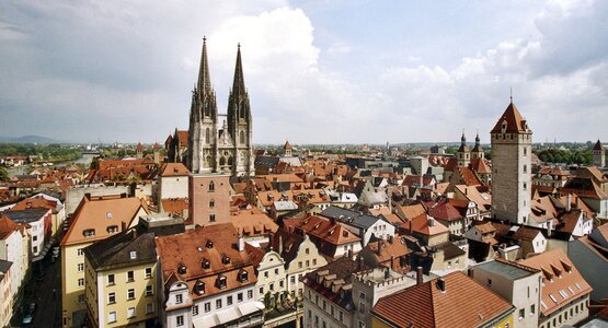 Stadt,Häuser,Kirche | © Regensburg_Daecher_BlickgenOsten_(c)RegensburgTourismusGmbH