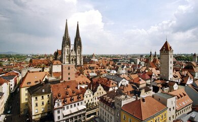 Stadt,Häuser,Kirche | © Regensburg_Daecher_BlickgenOsten_(c)RegensburgTourismusGmbH