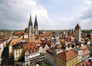 Stadt,Häuser,Kirche | © Regensburg_Daecher_BlickgenOsten_(c)RegensburgTourismusGmbH