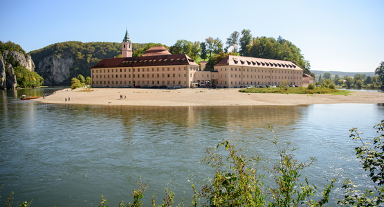 Kloster,Fluss,Bäume | © © Tourismusverband im Landkreis Kelheim e.V., Anton Mirwald
