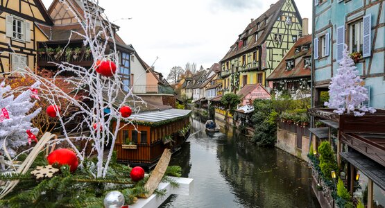 Weihnachtsmarkt, Tannenbaum, Menschen | © (c) Colmar Tourisme