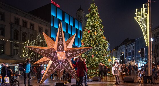 Weihnachtsstern, Tannebaum,Lichter | © (c)TIC BRNO Advent_namesti_Svobody_Michal_Růžička