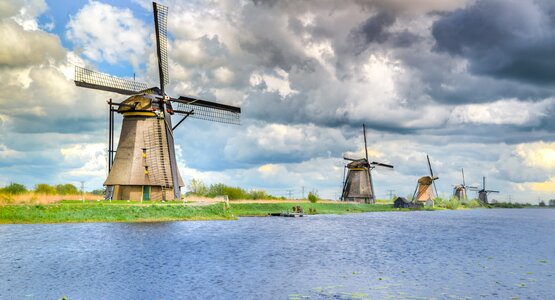 Windmühle,Blumen,Fluss | © (c)Pixabay_Windmühlen