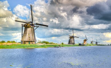 Windmühle,Blumen,Fluss | © (c)Pixabay_Windmühlen