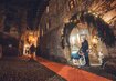 Gasse, Advent Blätter, rotes Teppich | © Canale di Tenno Weihnachten (C) Archiv APT Garda Dolomiti SpA
