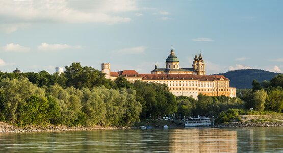 Kirche, Wald, Ufer, Schiff | © Stift Melk - (c) Niederösterreich WerbungMichael Liebert