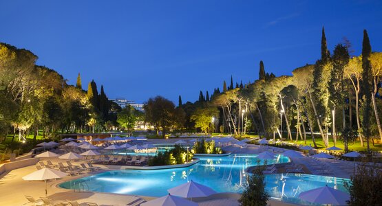 Pool, Bäume, Garten, Lichter | © (c) Hotel Eden