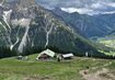 Hütte, Dorf, Wiese, Berge | © (c) Bettina Lungkofler