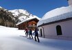 Kapelle, Schnee, Wanderer | © Schneeschuhwandern Villgratental_TVB Osttirol_Schett Christof - Freizeitproduktionen GmbH_Innervillgraten(c) TVB OsttirolSchett Christof - Freizeitproduktionen GmbH