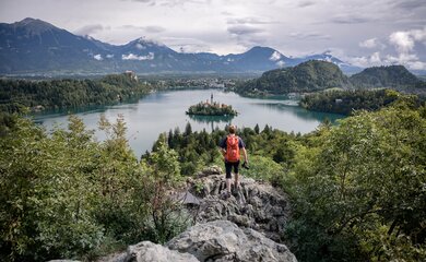 Kirche, Insel, See, Berge, Wanderer | © (c) www.slovenia.info, F013576-bled-photo-m