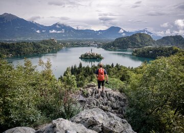 Kirche, Insel, See, Berge, Wanderer | © (c) www.slovenia.info, F013576-bled-photo-m