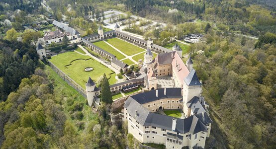 Schloss, Wald, Dörfer, Gärten | © Fruehling_Rosenburg©Lichtstark_DJI_0379