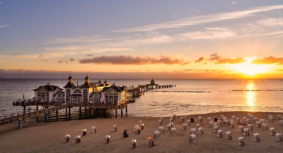 Sonnenuntergang, See, Hütten | © Ostsee (c) Bernd Meissner_ Shutterstock