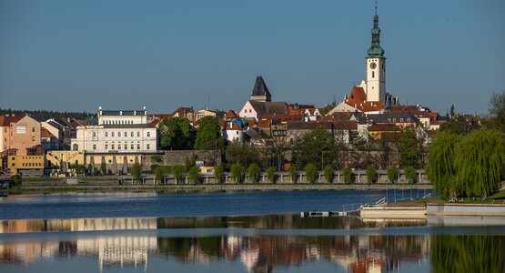 Kirche, Gebäude, Bäume, Wasser | © (c) Tabor by Good Agency s.r.o.