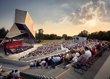 Bühne, Zuschauer, Orchester | © Klaus Vyhnalek