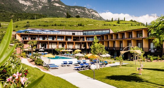 Hotelanlage,Berge,Pflanzen | © (c) Hotel Thalhof