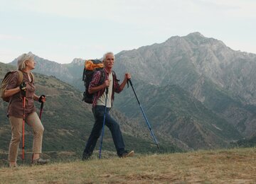 Wanderer, Berge, Panorama | © shutterstock_1159090963