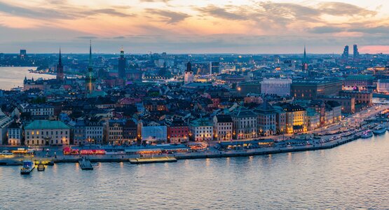 stadt, stockholm, luftaufnahme, halbdunkel, lichter, see, hafen, schiffe | © (C) Yirui Aries-imagebank.sweden.se_stockholm_old_town-9943_