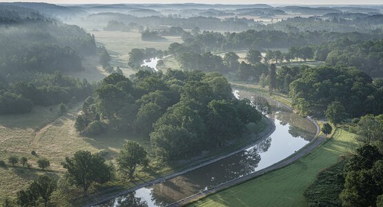 Wald, Fluss, Grün, Nebel, Landschaft | © (c)Per Pixel Petersson_imagebank.sweden.se_per_pixel_petersson-göta_canal-8379