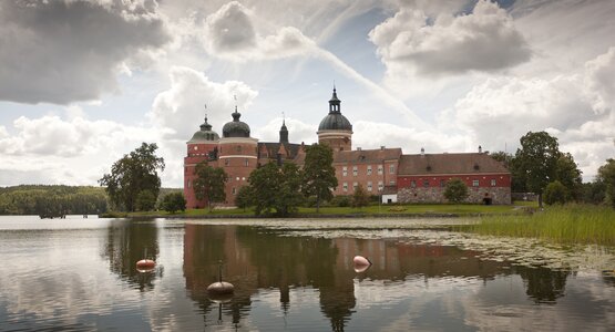 Schloss, See, Wasser, Bewölkt, Bäume, Grün | © Schloss Gripsholm (c) visit Sweden