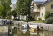 Kanal, Boot, Baum, Häuser, Wasser, Menschen | © (c)Emmie Bolmstedt_imagebank.sweden.se_emmie_bolmstedt-summer_in_trosa-12926