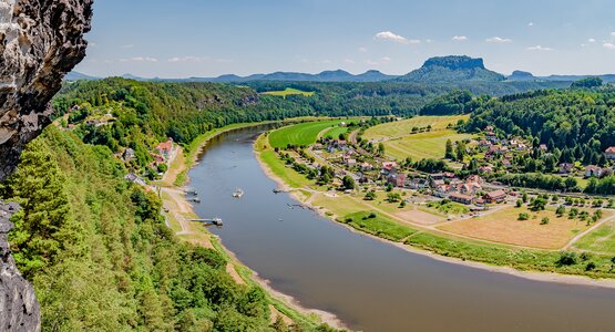 Sächsische Schweiz Landschaft Fluss Deutschland | © Shutterstock