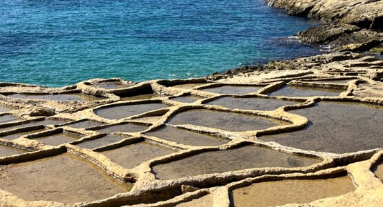 Steinplatten Meer Malta | © Gitti Grüner