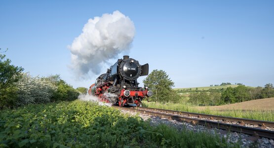 Zug, Wiese, Blauer Himmel | ©  (c) Sauschwänzlebahn
