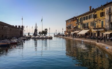 Lazise Shopping Markt Tagesfahrt Gardasee Italien | © Tommy Rau_pixabay