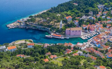 Veli Losinj Aerial Luftaufnahme Bucht Hafen Kroatien Meer | © losinjhotel